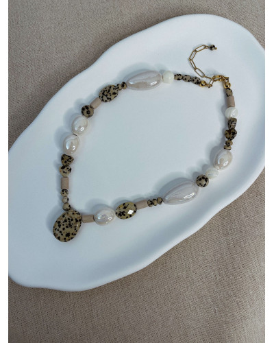 Collier May – Jaspe dalmatien, nacre & céramique émaillée | Pièce unique Atelier Jacie